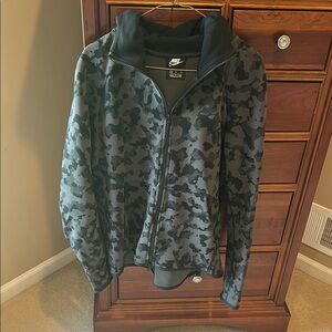 Nike men’s Black and Gray Camouflage Jacket/sweatshirt, new without tags, medium